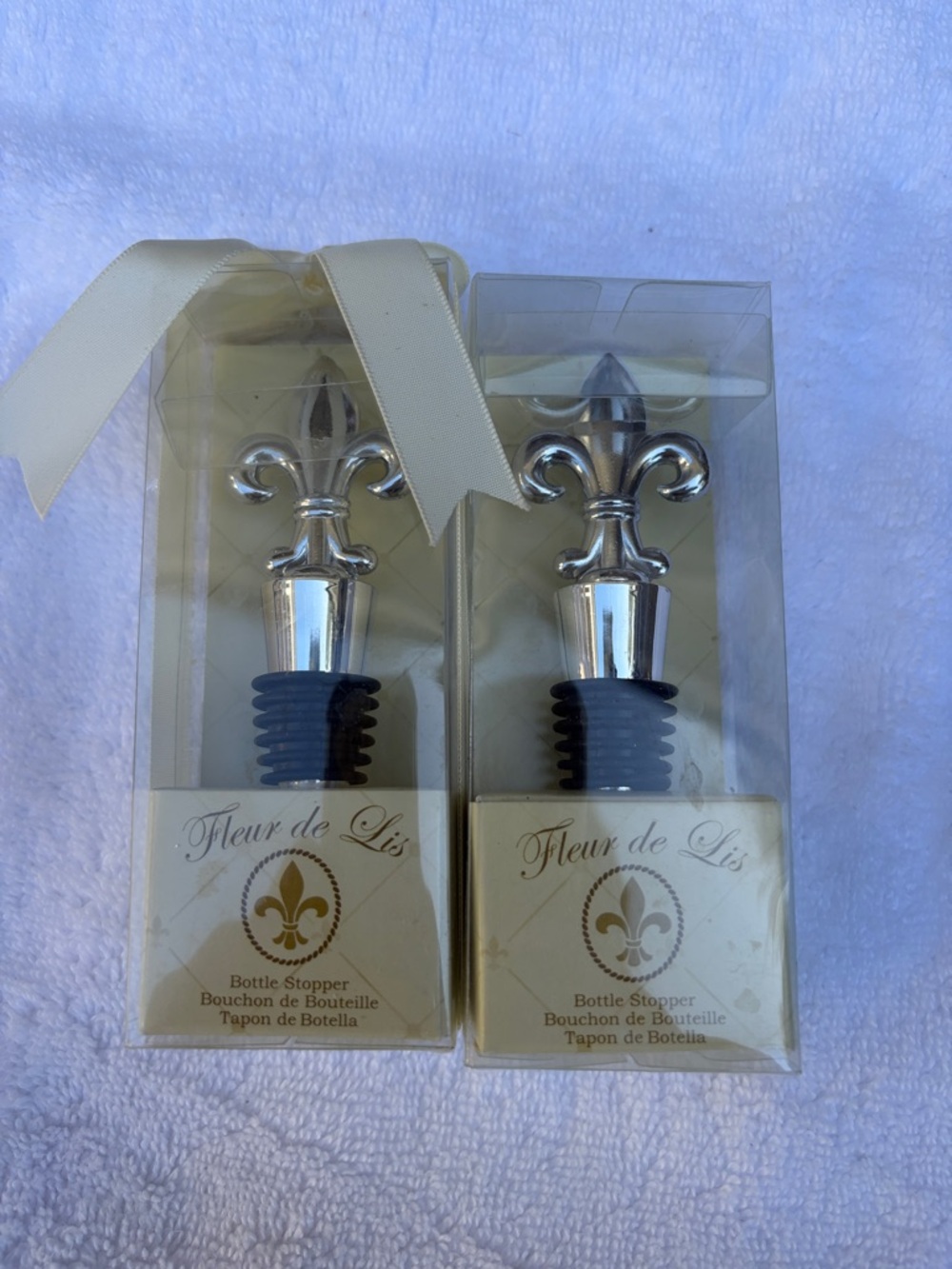 Kate Aspen Fleur de Lis Silver and Black Bottle Stoppers (Set of 2)